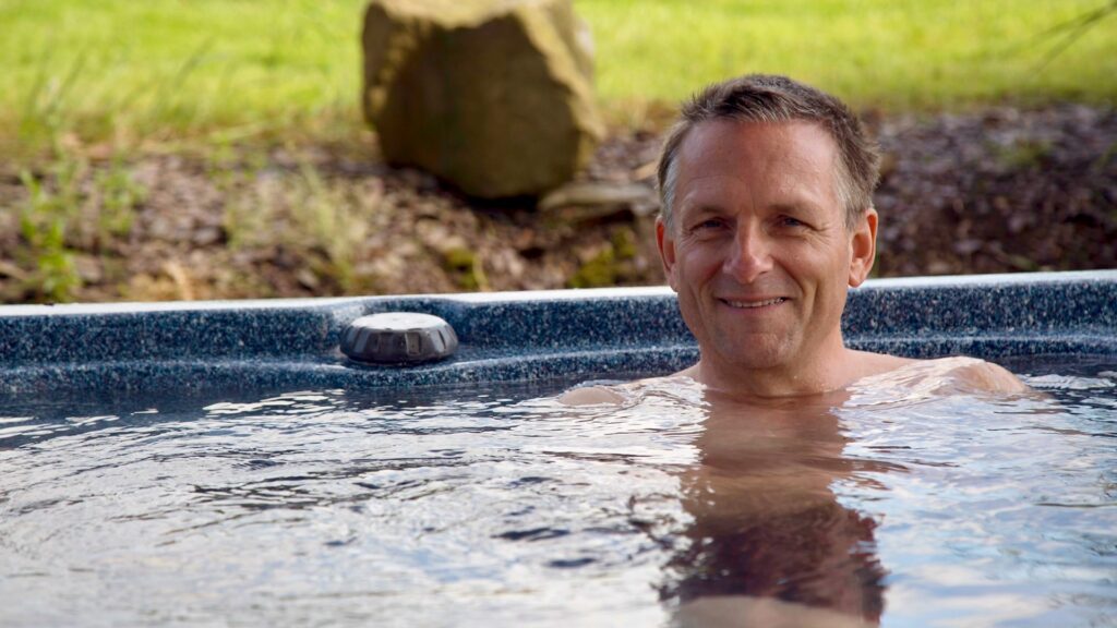 Cold Plunge vs. Hot Bath: Which Is Better for Recovery, Healthy Living + Travel